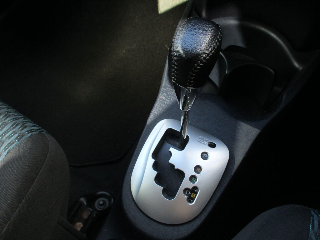 Toyota Yaris Hatchback White #11