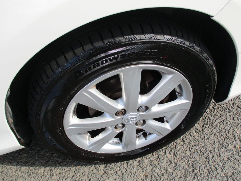 Toyota Yaris Hatchback White #24