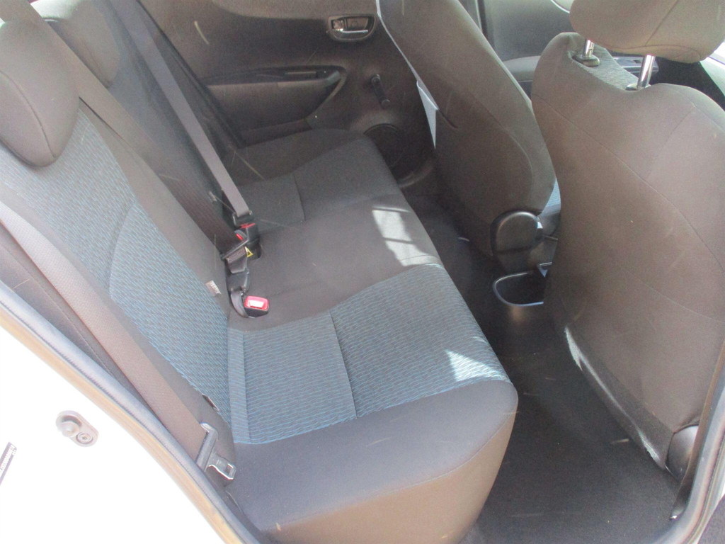 Toyota Yaris Hatchback White #15