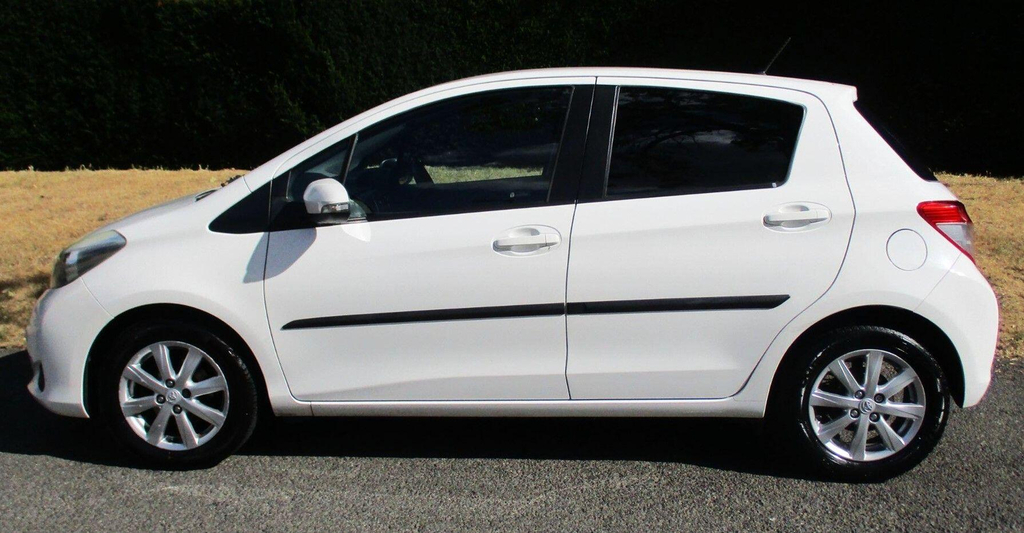 Toyota Yaris Hatchback White #12