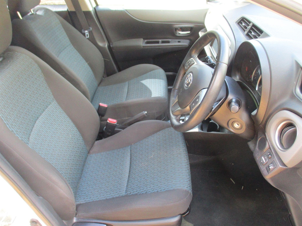 Toyota Yaris Hatchback White #7