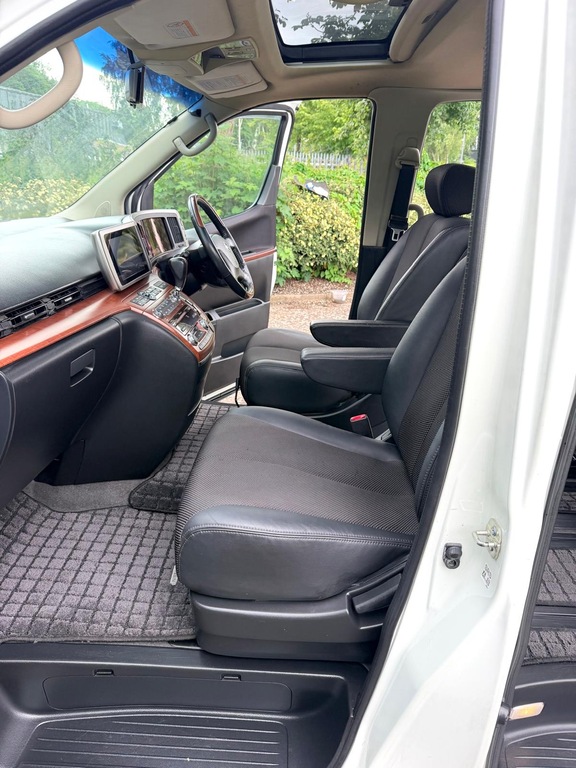Nissan Elgrand Petrol White #17