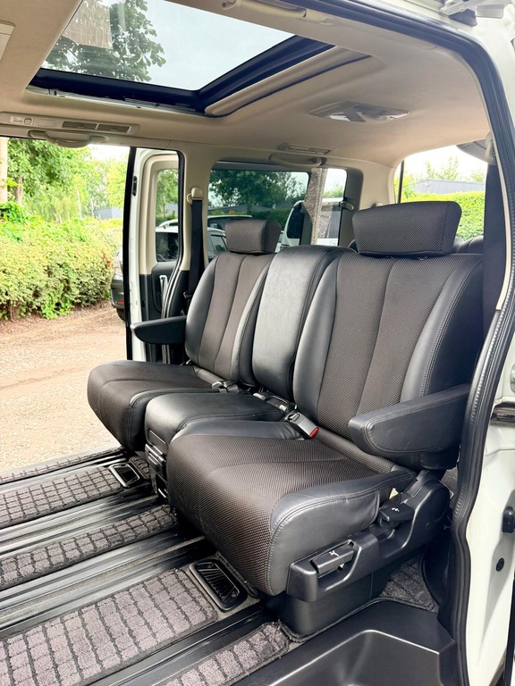 Nissan Elgrand Petrol White #18