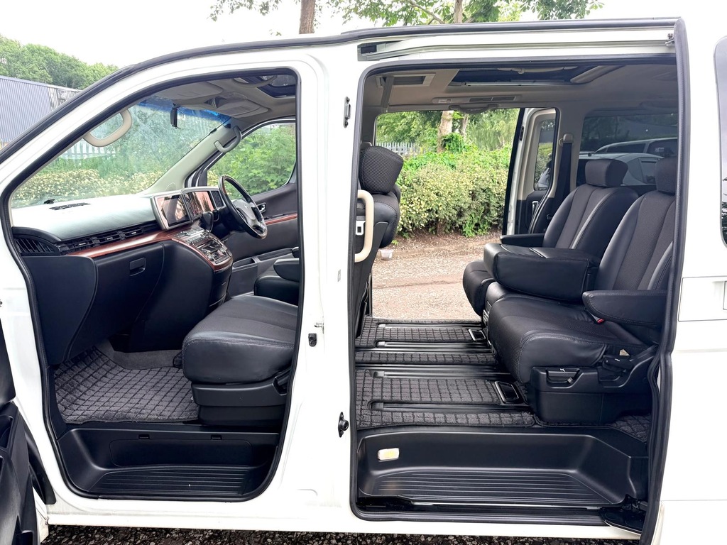 Nissan Elgrand Petrol White #15