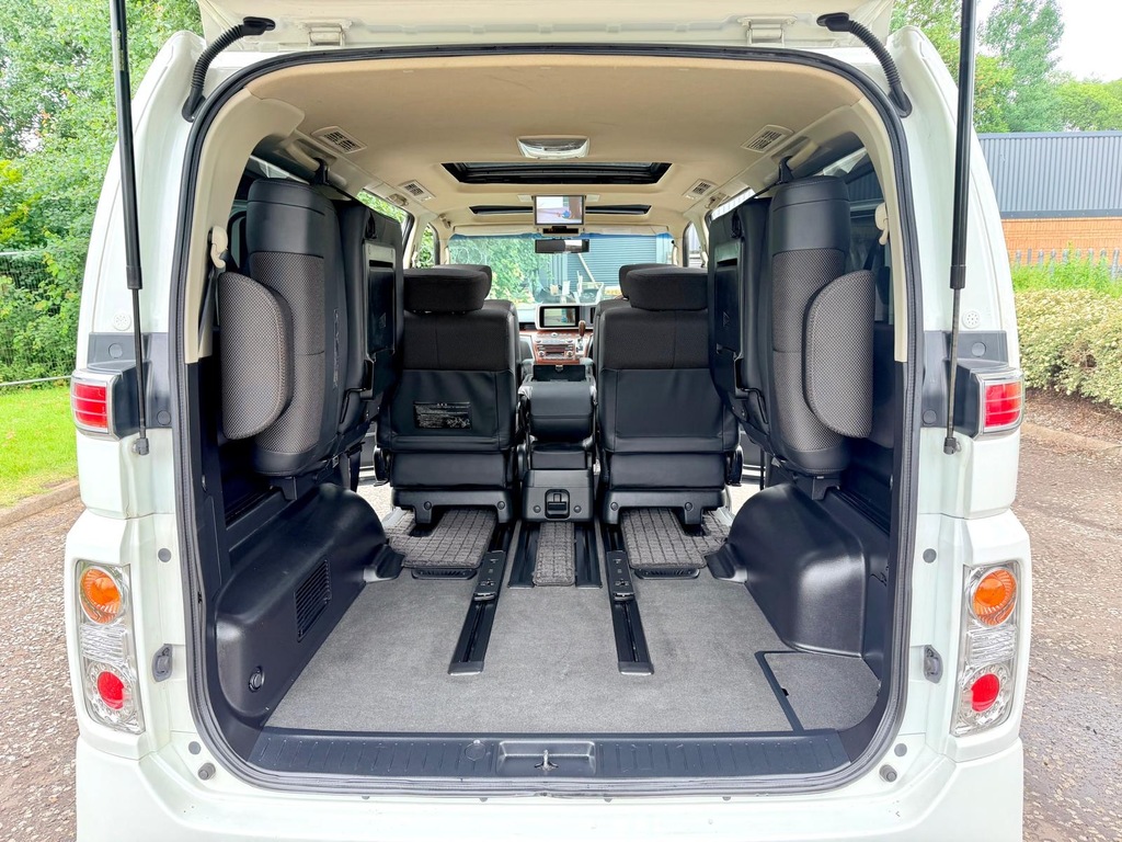 Nissan Elgrand Petrol White #20