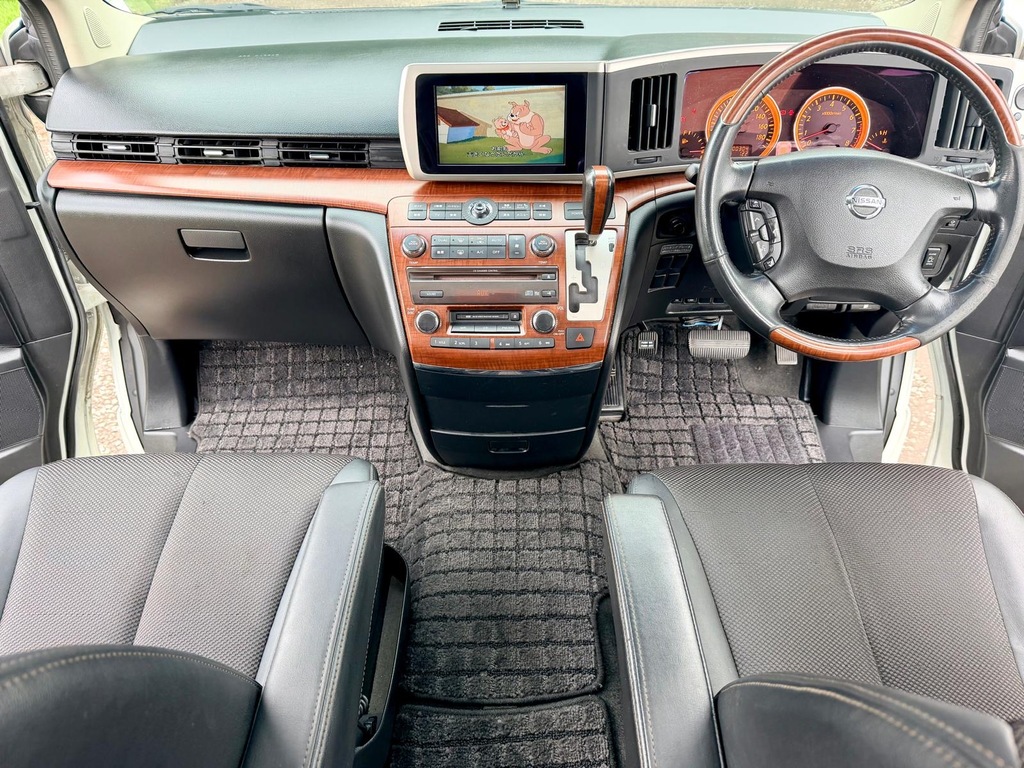Nissan Elgrand Petrol White #11