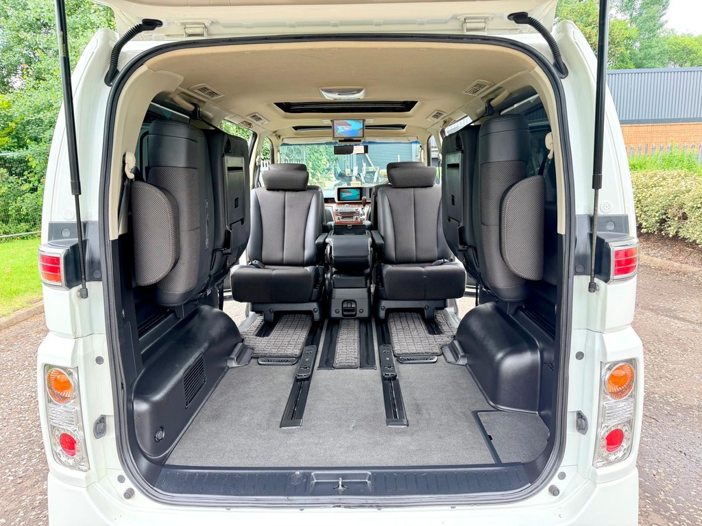 Nissan Elgrand Petrol White #19
