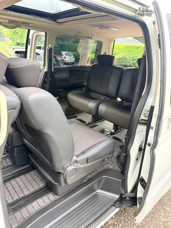 Nissan Elgrand Petrol White #16