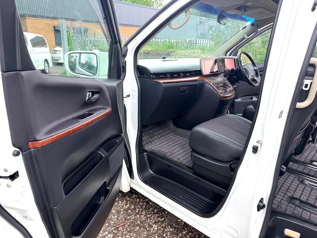 Nissan Elgrand Petrol White #13