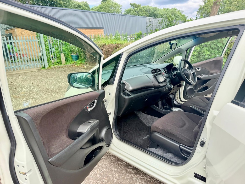 Honda Fit 1.3 Hybrid 201262 5 Seats Ulez Free Fresh I Silver #10