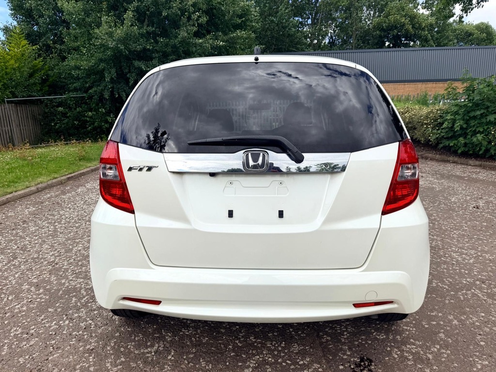 Honda Fit Jazz Fresh Import 1.5 Hatchback Cr White #6