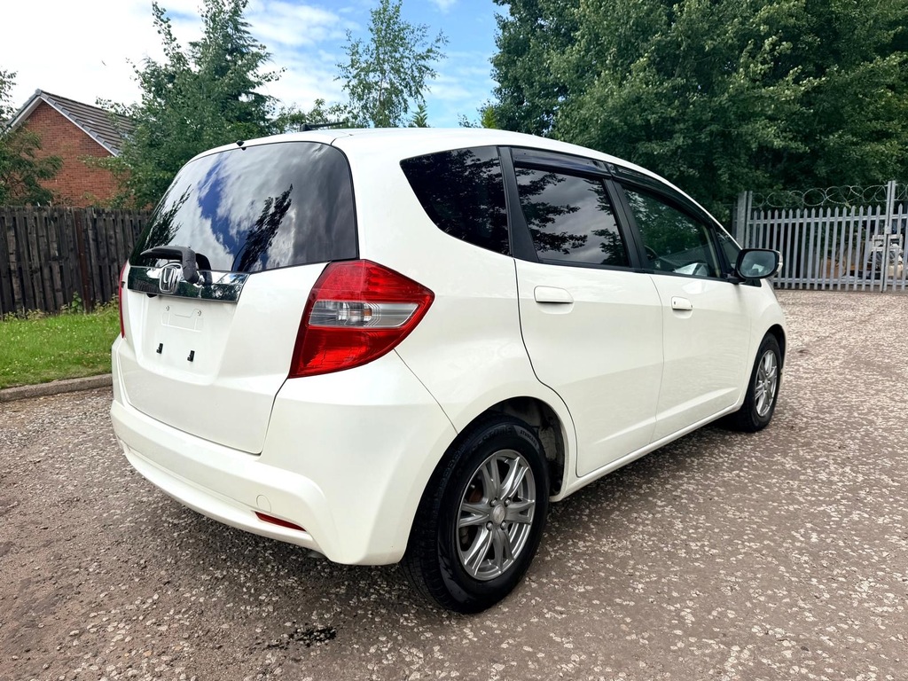 Honda Fit Jazz Fresh Import 1.5 Hatchback Cr White #5