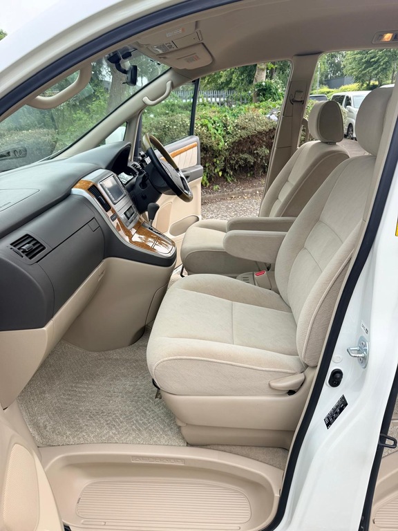 Toyota Alphard 3.0 Silver #13