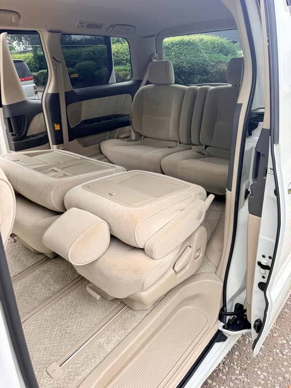 Toyota Alphard 3.0 Silver #18