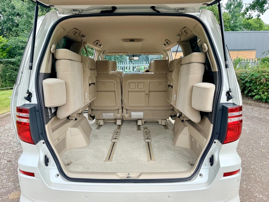 Toyota Alphard 3.0 Silver #19