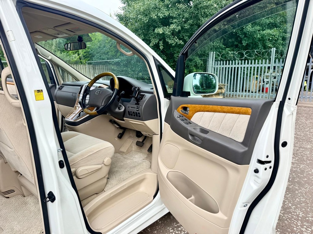 Toyota Alphard 3.0 Silver #12