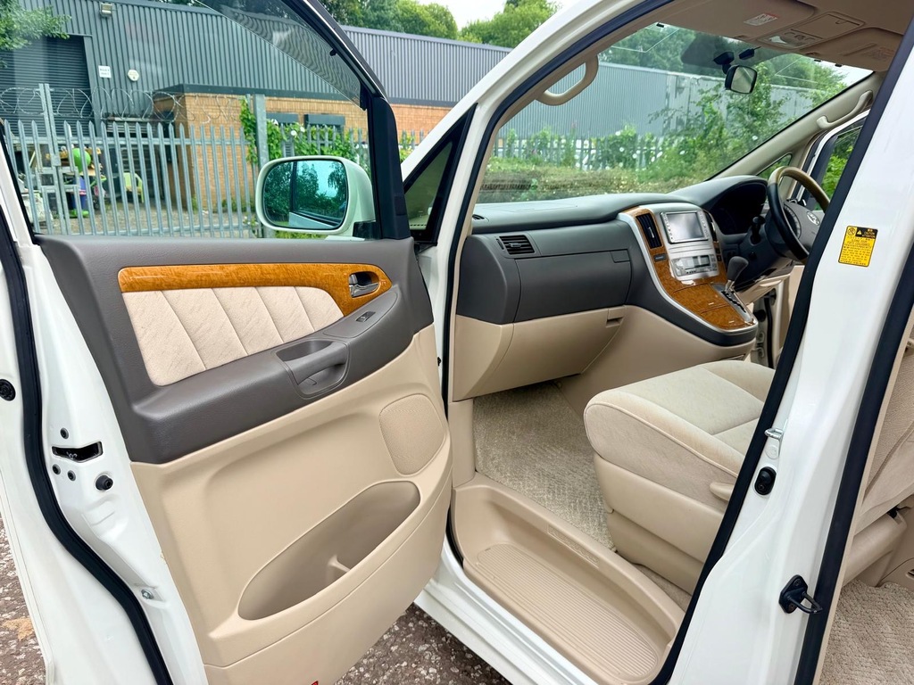 Toyota Alphard 3.0 Silver #10