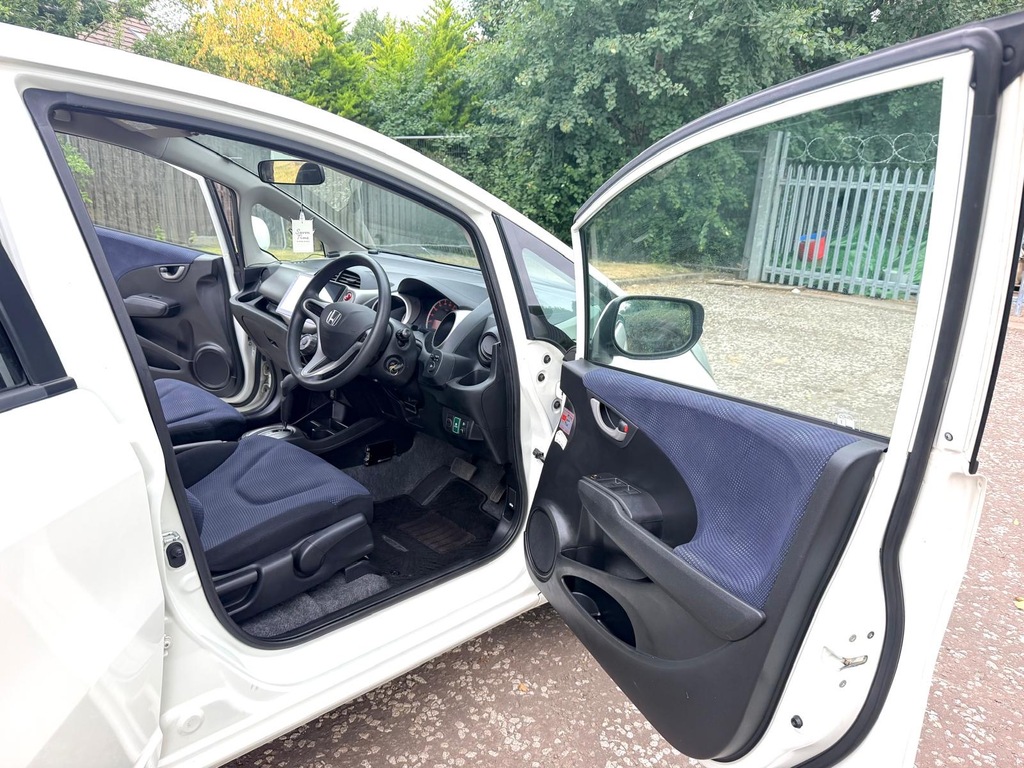 Honda Fit Jazz Fresh Import G Smart Edition 1.3 White #6