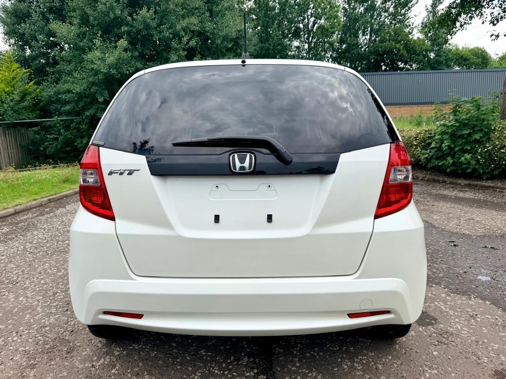 Honda Fit Jazz Fresh Import G Smart Edition 1.3 White #3