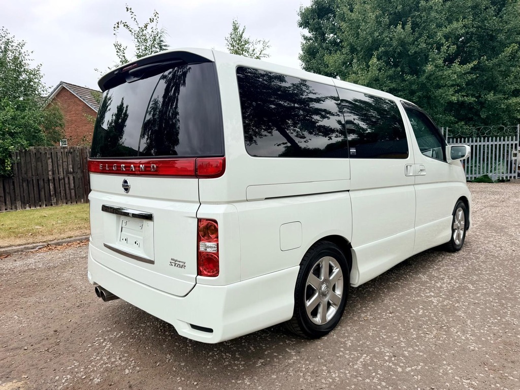 Nissan Elgrand Highway Star Fresh Import 3.5 V6 8 Seats Mpv White #4