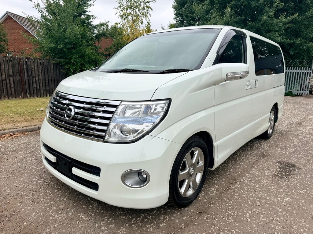 Nissan Elgrand Highway Star Fresh Import 3.5 V6 8 Seats Mpv White #3