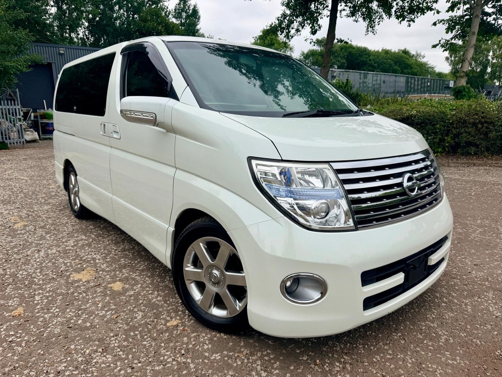 Nissan Elgrand Highway Star Fresh Import 3.5 V6 8 Seats Mpv White