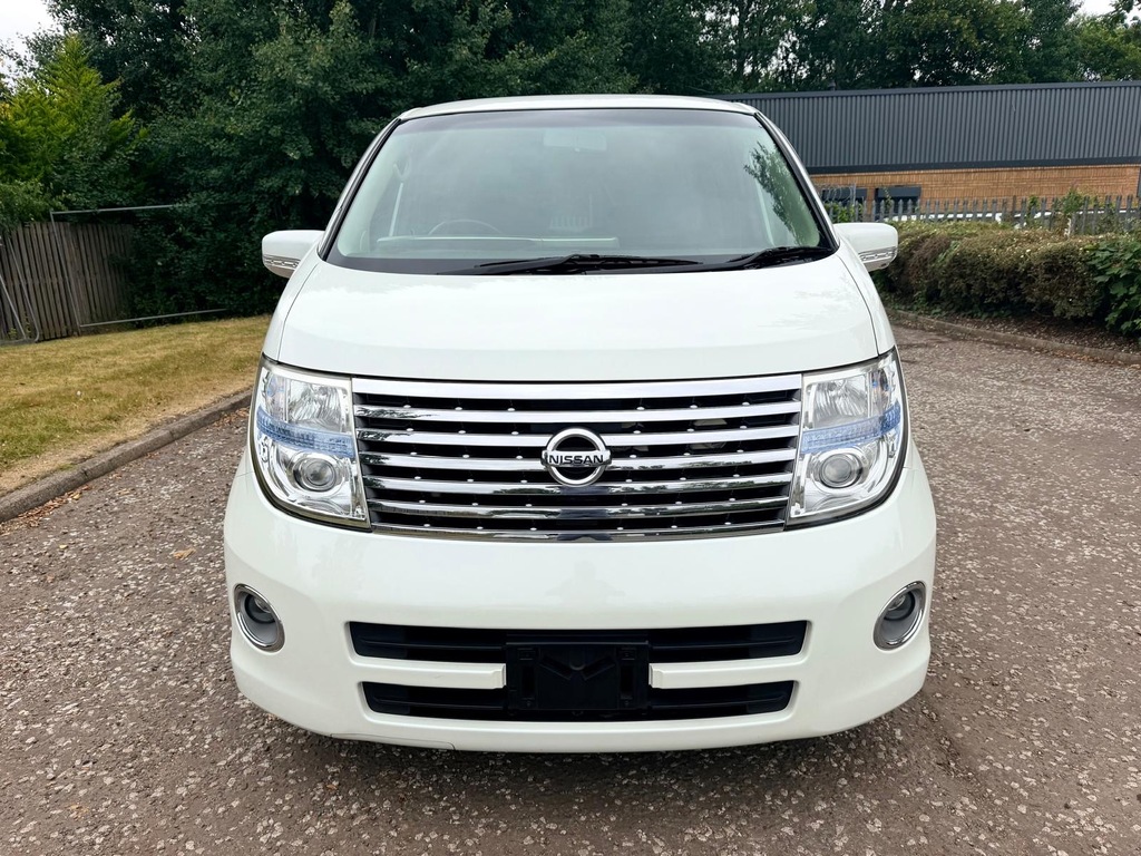 Nissan Elgrand Highway Star Fresh Import 3.5 V6 8 Seats Mpv White #2
