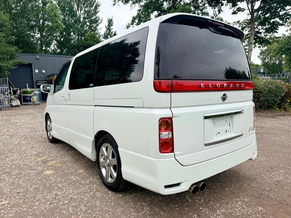 Nissan Elgrand Highway Star Fresh Import 3.5 V6 8 Seats Mpv White #6