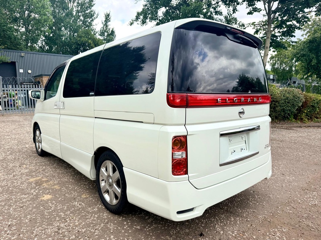 Nissan Elgrand Fresh Import Highway Star 3.5 V6 8 Seat Mpv G White #4