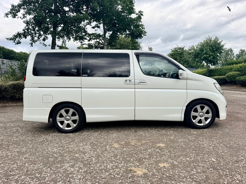 Nissan Elgrand Mpv 2.5 Camper Van - 2 Berth 2007 Black #7