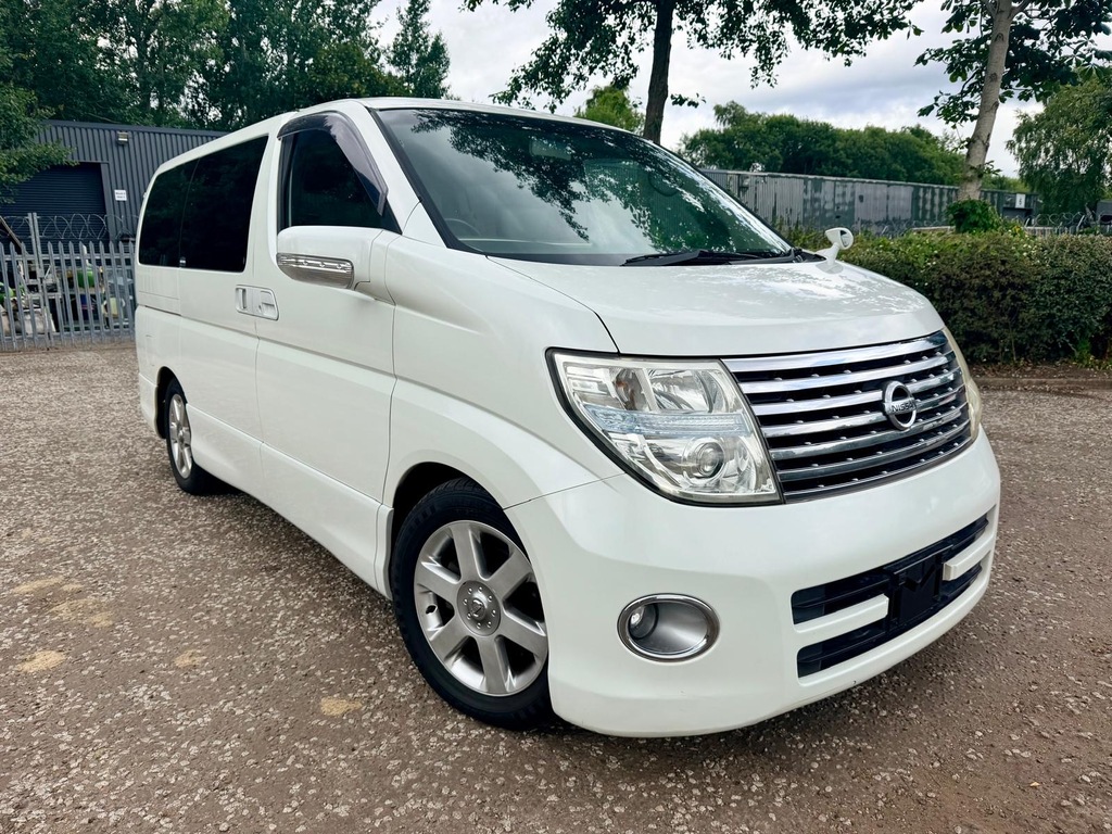 Nissan Elgrand Fresh Import Highway Star 3.5 V6 8 Seat Mpv G White