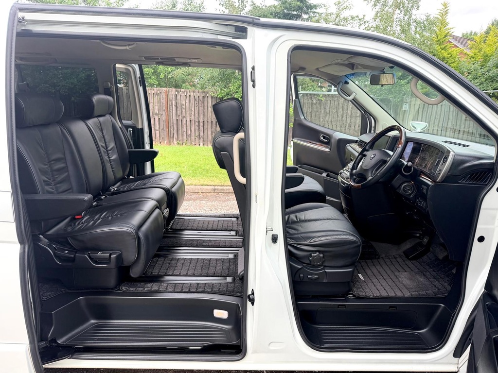Nissan Elgrand 3.5 Red #11