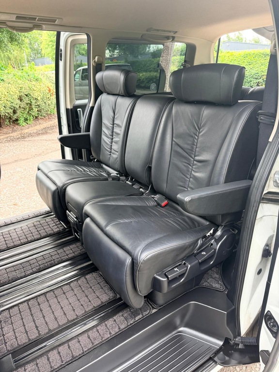Nissan Elgrand 3.5 Red #16
