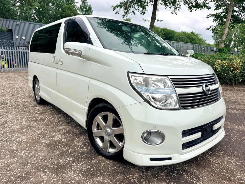 Nissan Elgrand Fresh Import Highway Star 3.5 V6 8 Seat Mpv L White