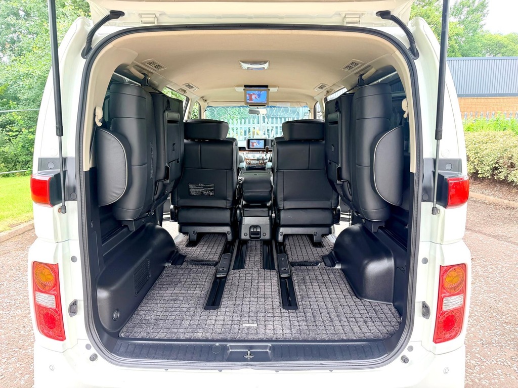 Nissan Elgrand 3.5 Red #19