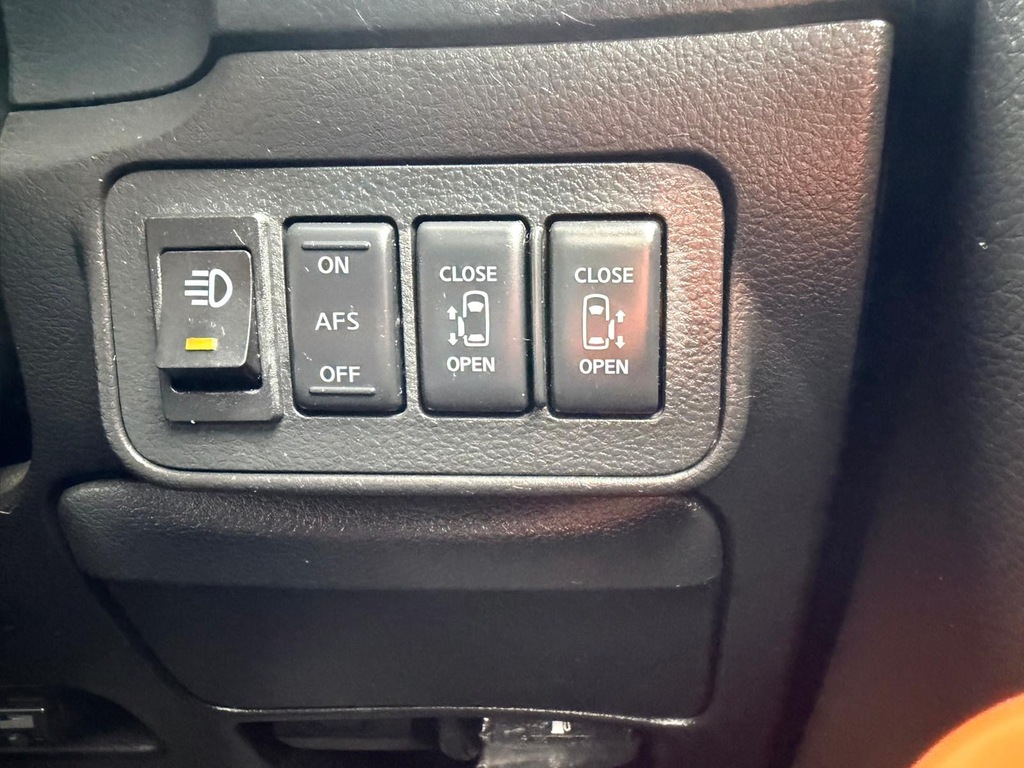 Nissan Elgrand 3.5 Red #23