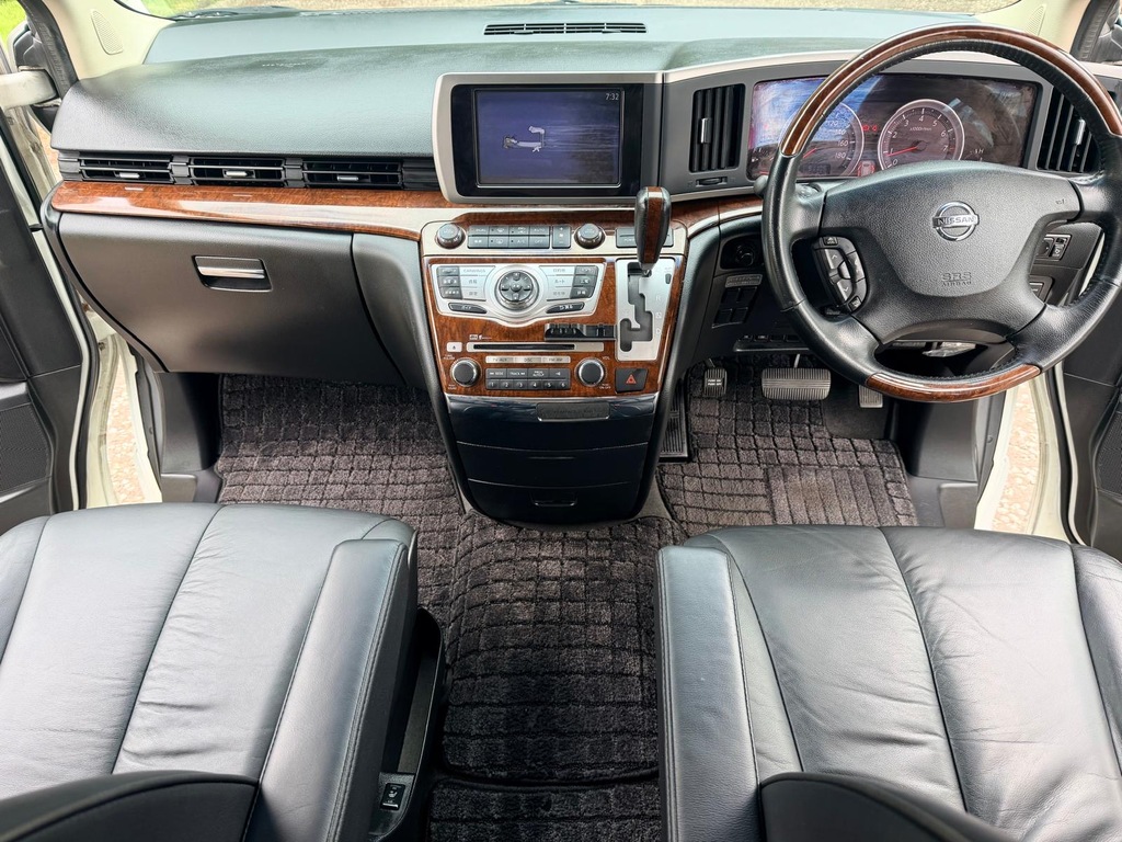 Nissan Elgrand 3.5 Red #10