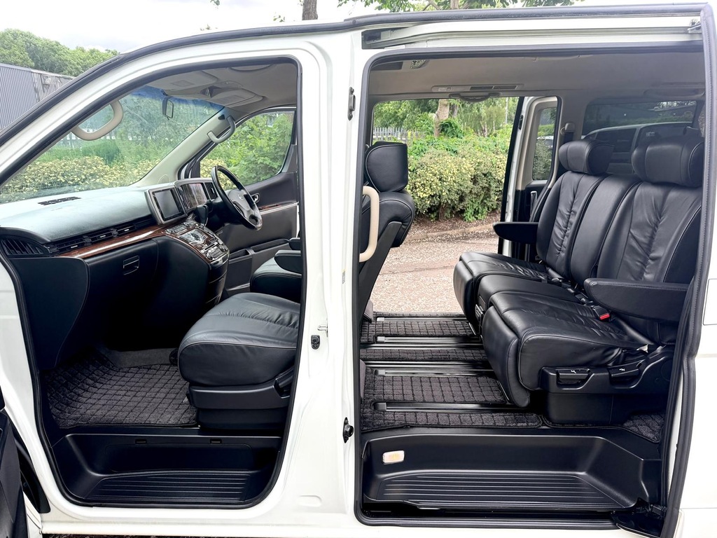 Nissan Elgrand 3.5 Red #12