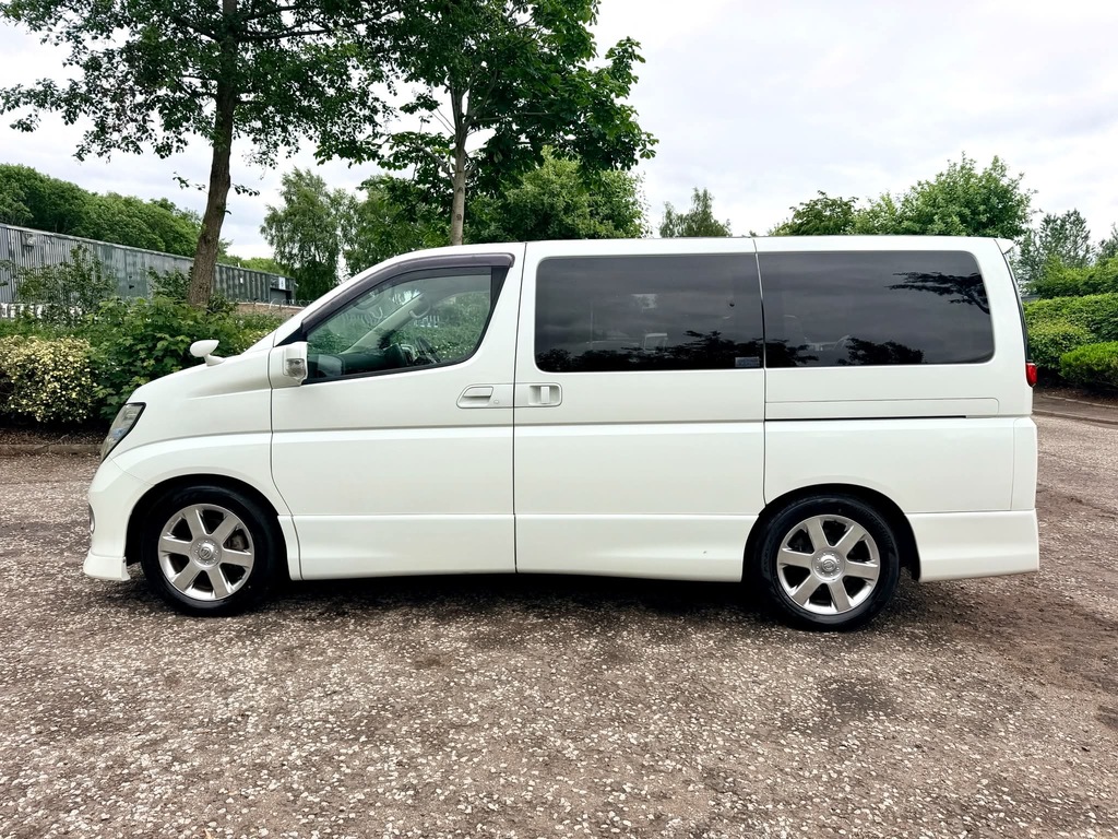Nissan Elgrand 3.5 Red #7