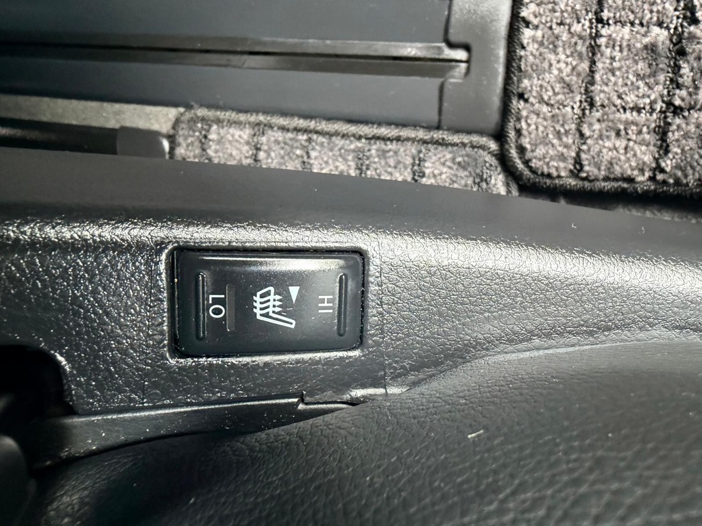 Nissan Elgrand 3.5 Red #22