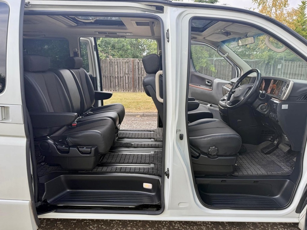 Nissan Elgrand Camper Day Van White #8