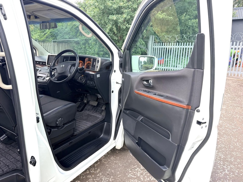 Nissan Elgrand Camper Day Van White #10
