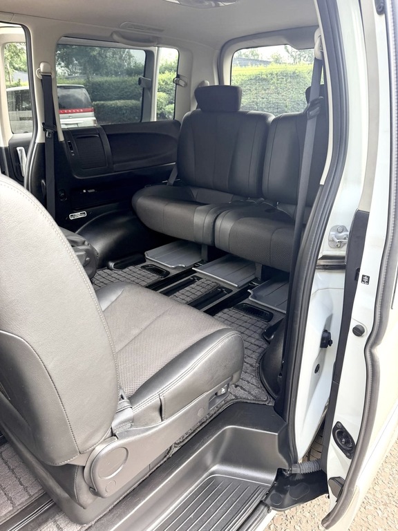 Nissan Elgrand Camper Day Van White #15