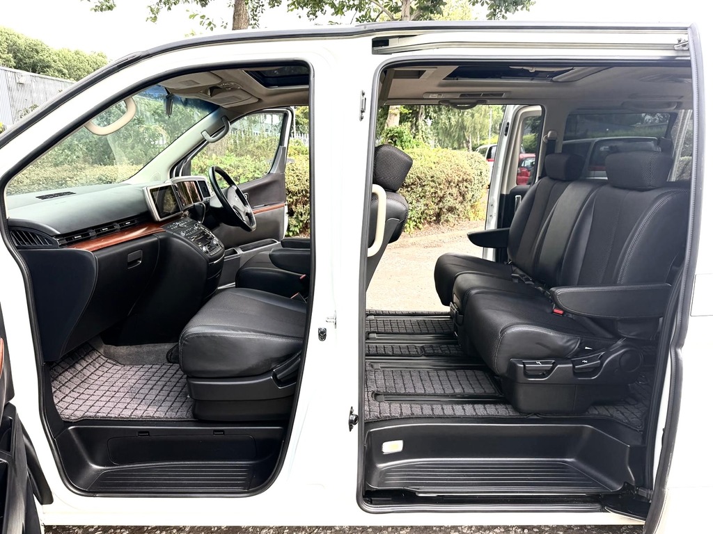 Nissan Elgrand Camper Day Van White #9