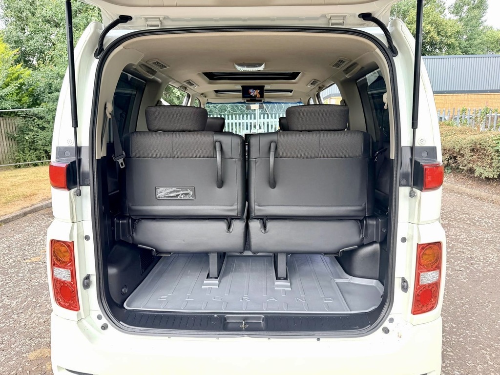 Nissan Elgrand Camper Day Van White #18