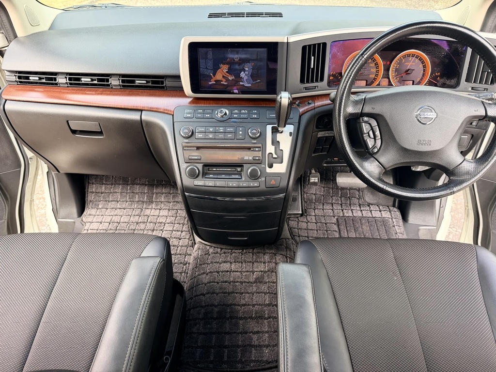 Nissan Elgrand Camper Day Van White #22
