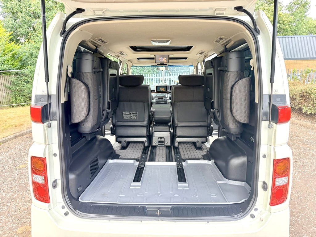 Nissan Elgrand Camper Day Van White #16