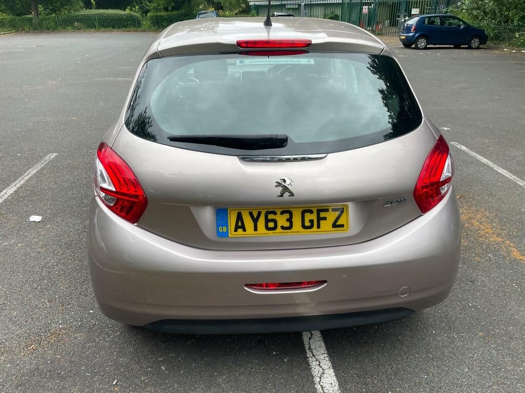 Peugeot 208 1.6 E-hdi Style Euro 5 Ss White #11