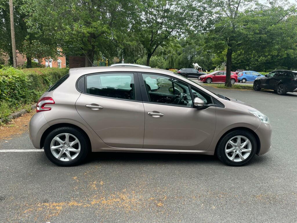 Peugeot 208 1.6 E-hdi Style Euro 5 Ss White #8