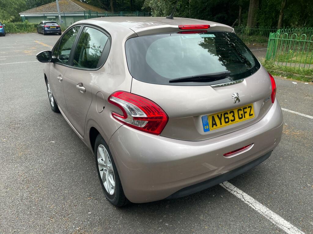 Peugeot 208 1.6 E-hdi Style Euro 5 Ss White #12